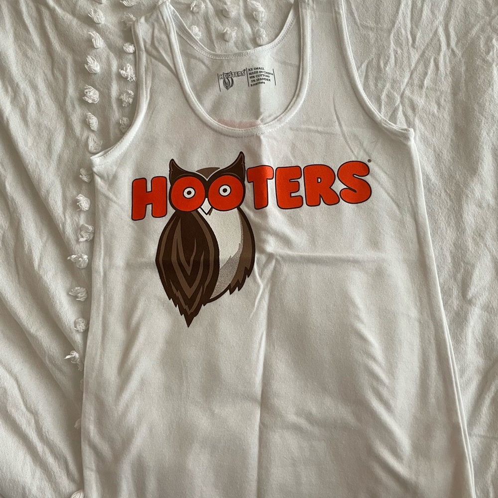 AUTHENTIC hooters tank 🦉🧡